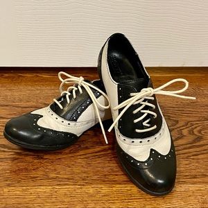 Comfy retro oxford shoes from Born